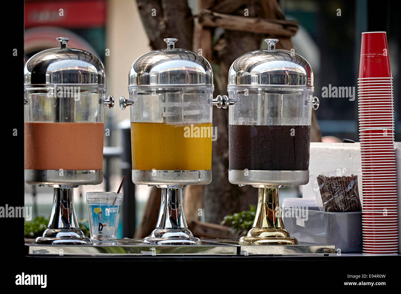 Cold drinks dispenser and paper drinking cups Stock Photo - Alamy