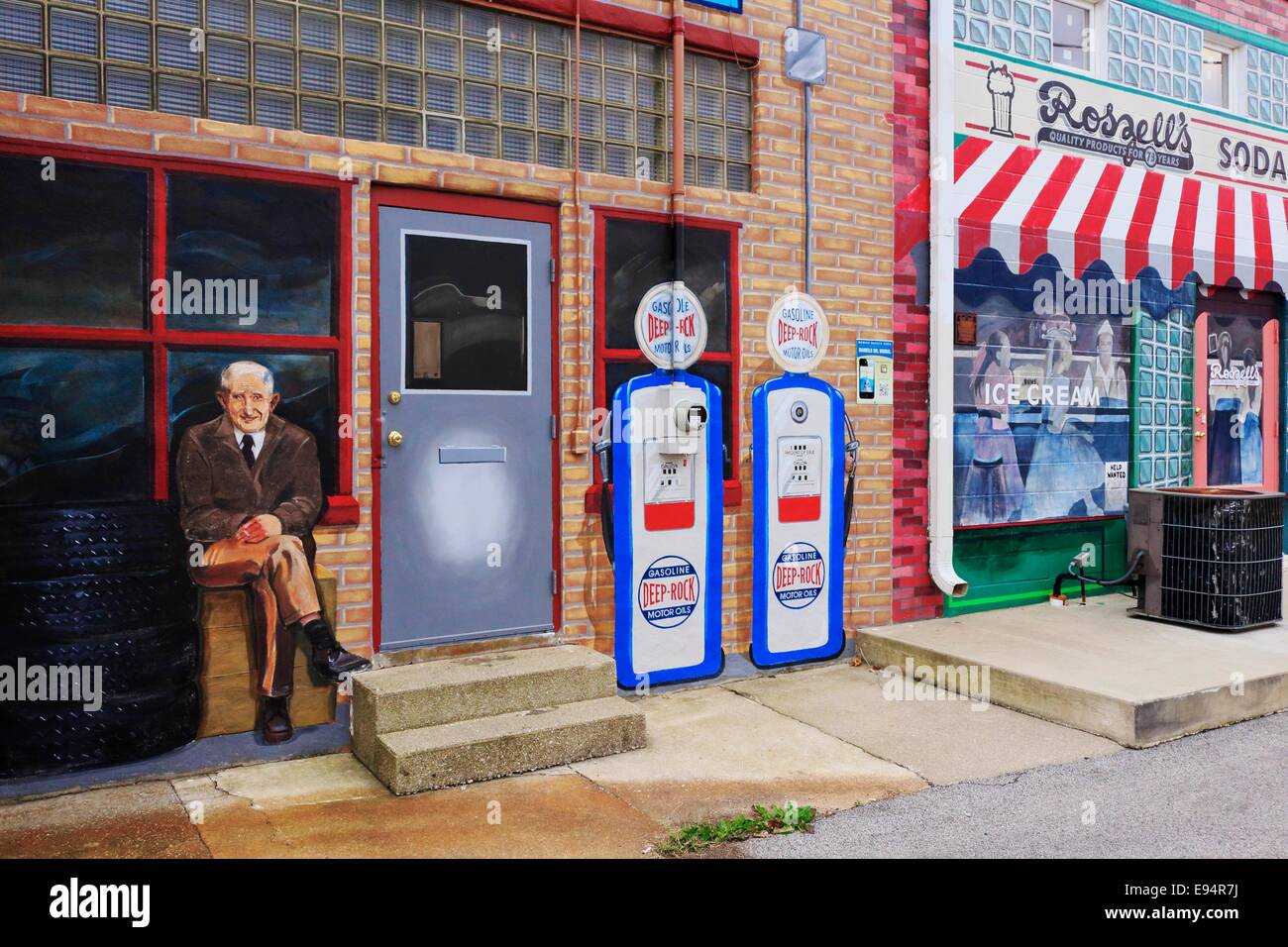 Old gas station illinois hires stock photography and images Alamy