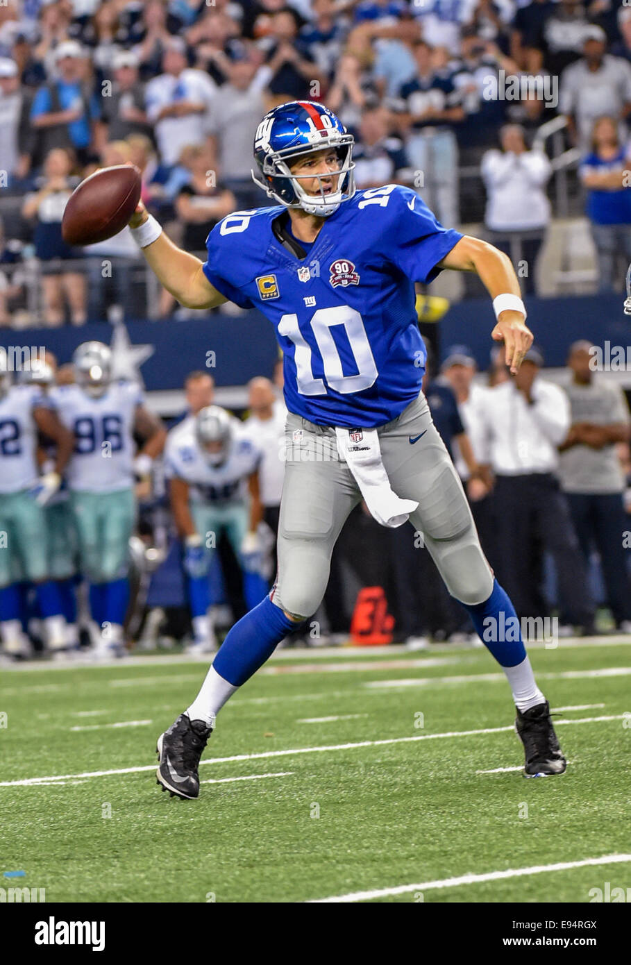 Arlington, USA. 19th Oct, 2014. New York Giants quarterback Eli Manning