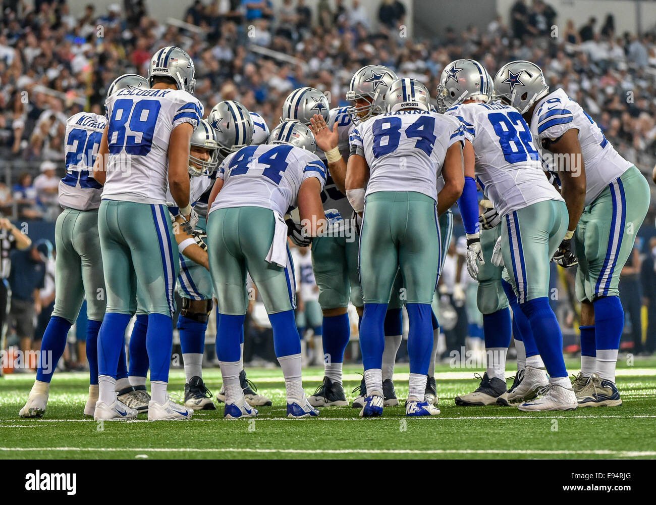 Arlington, USA. 19th Oct, 2014. Dallas Cowboys Quarterback Tony Romo (9 ...