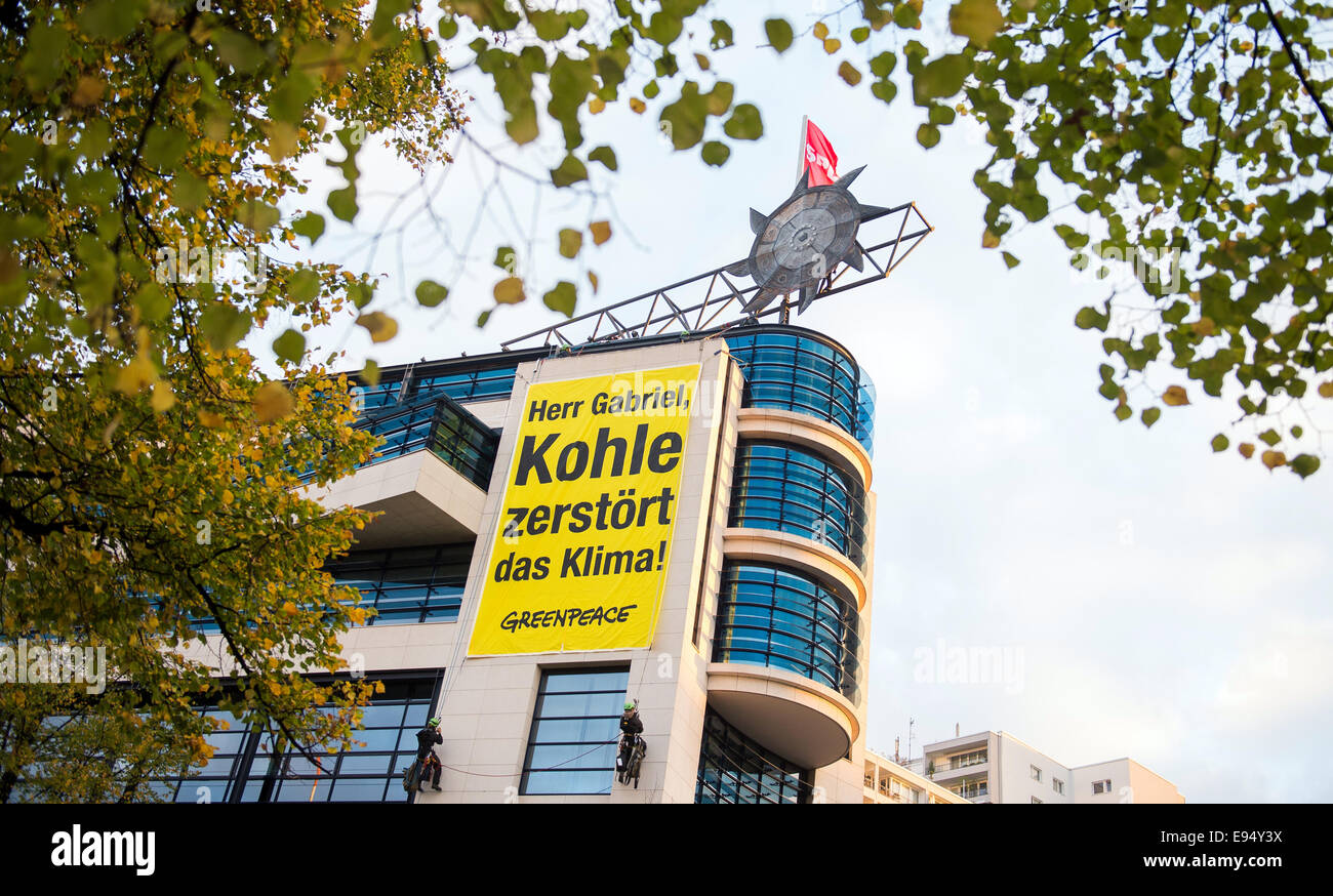 Berlin, Geremany. 20th Oct, 2014. Activists from the environmental protection organization Greenpeace demonstrate on the roof and facade of the Social Democratic Party (SPD) headquarters in Berlin, Germany, 20 October, 2014. With a mock bucket wheel and banner that reads 'Mr. Gabriel, coal destroys the climate, ' activists demand abandonment of coal power and a construction stop on new brown coal surface mines. Photo: LUKAS SCHULZE/dpa/Alamy Live News Stock Photo