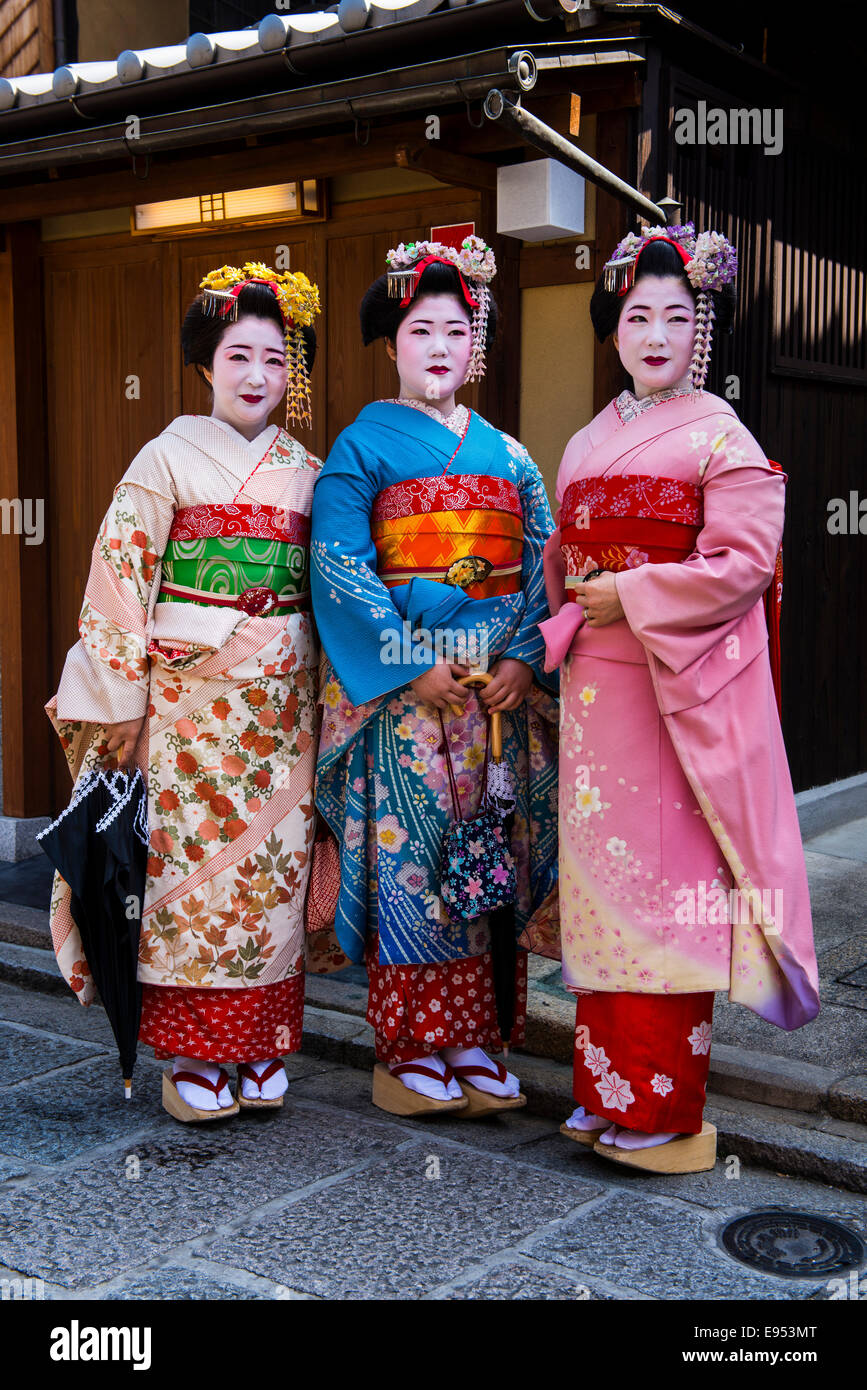 Traditionally dressed Geishas, Kyoto, Japan Stock Photo