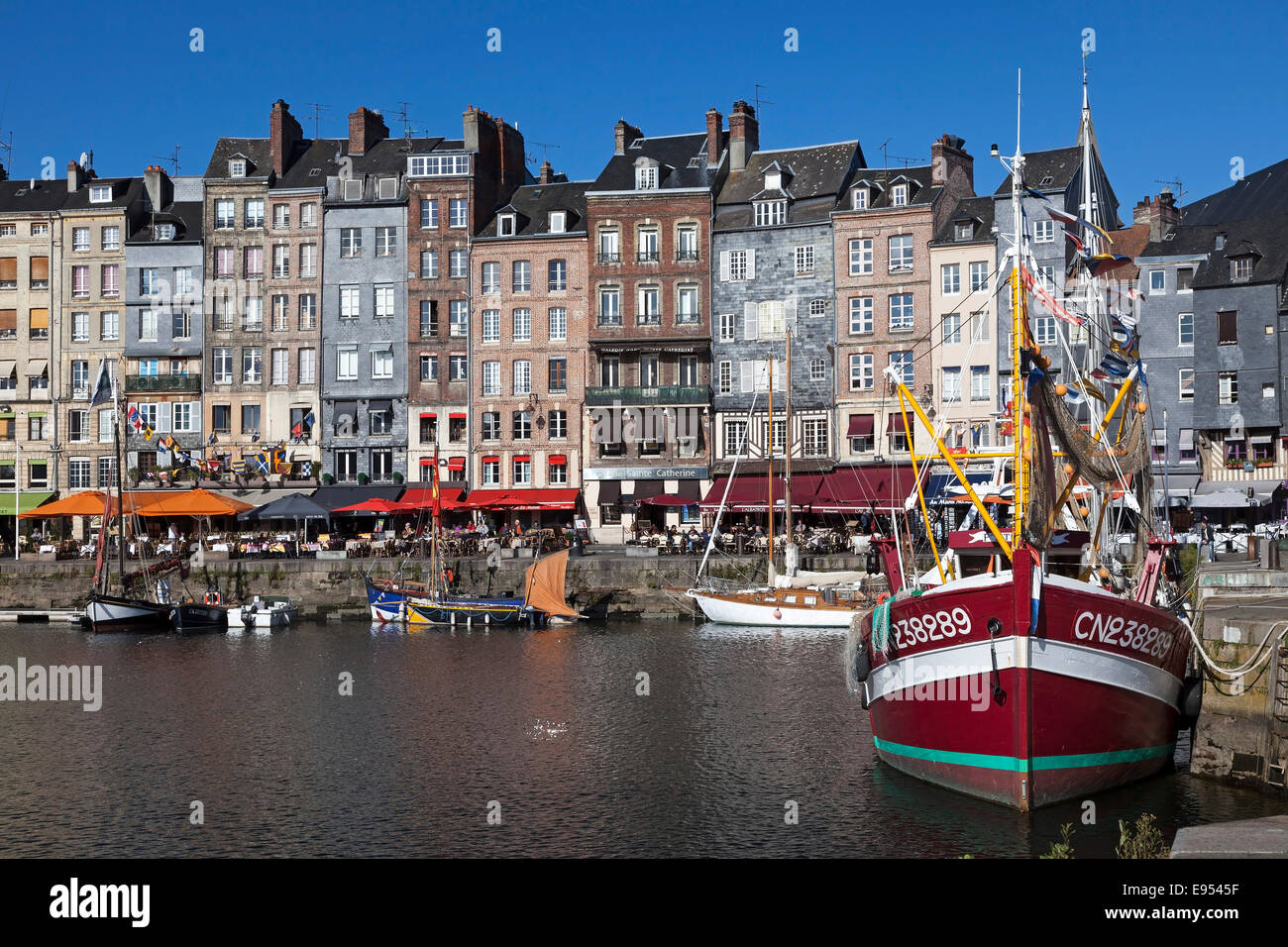 vieux-bassin-old-harbour-basin-honfleur-d-partement-calvados-basse
