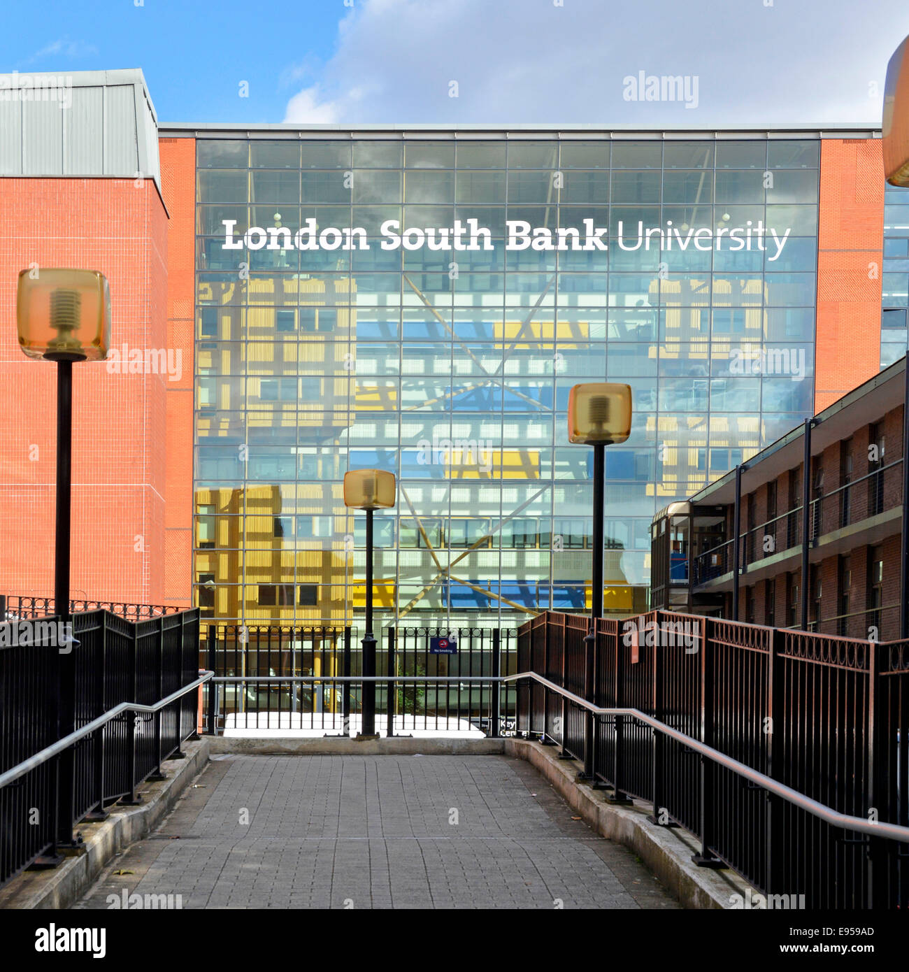 London South Bank university main entrance ramp to School of Business with the K2 Keyworth building beyond Stock Photo