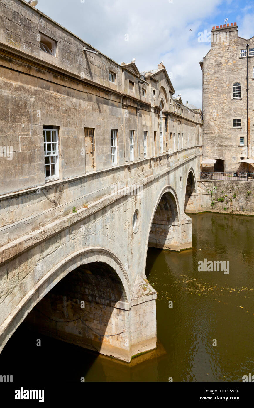 Pulteney Bridge on the River Avon in Bath, England Stock Photo - Alamy