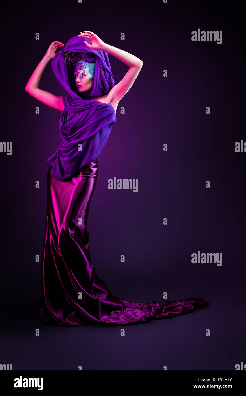Purple dress light and dark hi-res stock photography and images - Alamy