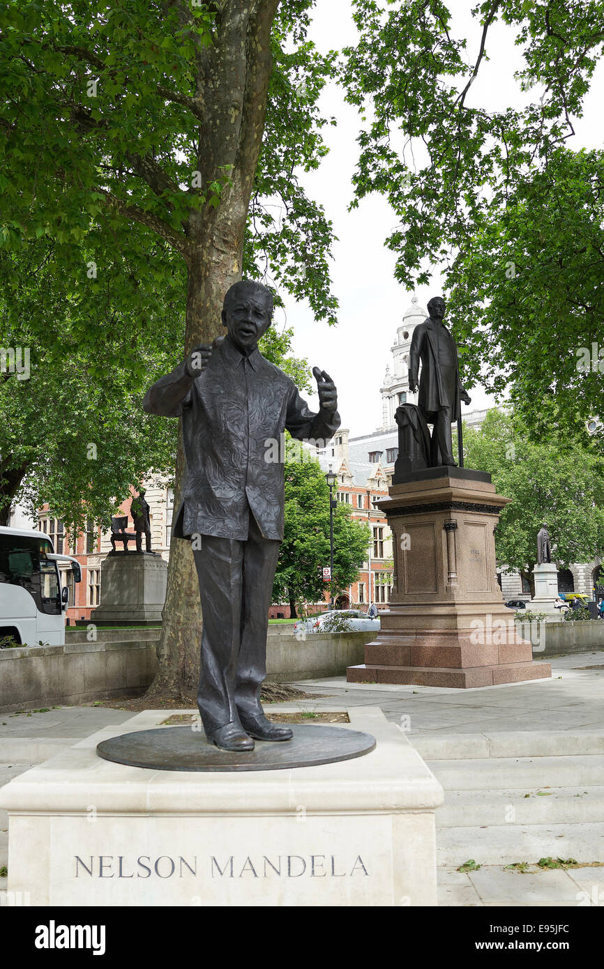 The Nelson Mandela memorial statue in London at Parliament Square Stock Photo Alamy