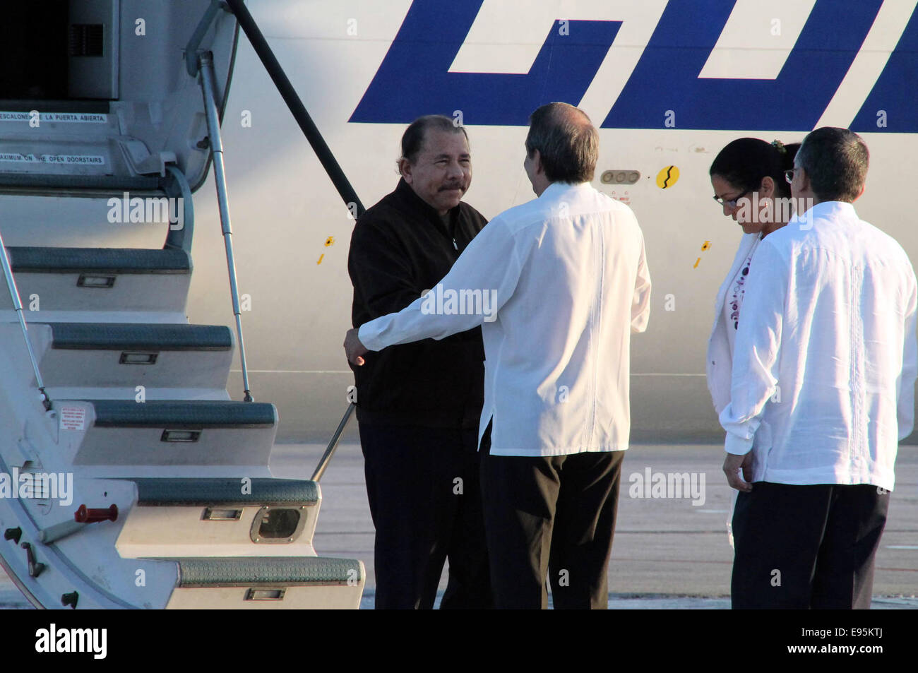 Havana, Cuba. 20th Oct, 2014. Nicaragua's President Daniel Ortega (1st L) is welcomed by Cuban Vice Chancellor Abelardo Moreno (2nd L) upon his arrival in Havana, Cuba, on Oct. 20, 2014. Leaders from member countries of the Bolivarian Alliance for the People of Our Americas (ALBA) are set to meet Monday in Havana to discuss measures for preventing the Ebola epidemic from spreading. Credit:  Vladimir Molina/Prensa Latina/Xinhua/Alamy Live News Stock Photo
