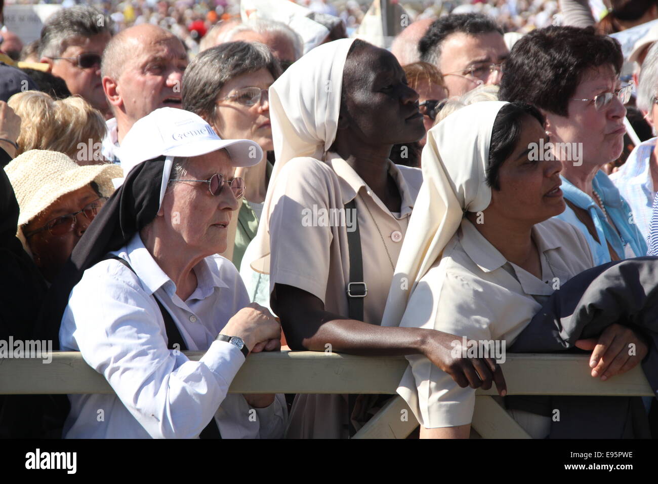 Rome, Italy 19th October 2014. People at the beatification ceremony of ...