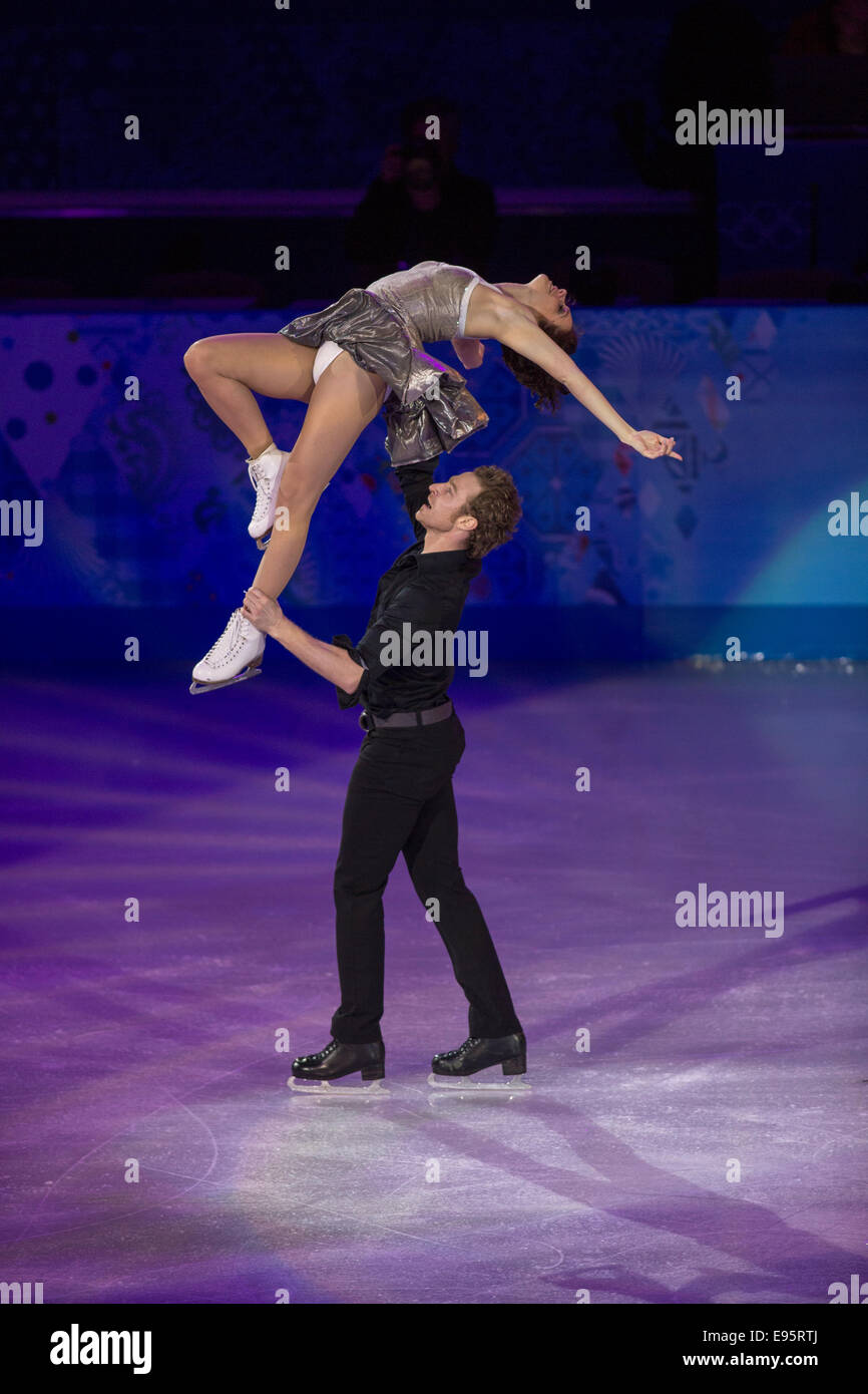 Nathalie Pechalat and Fabian Bourzat (FRA) performing in the Figure