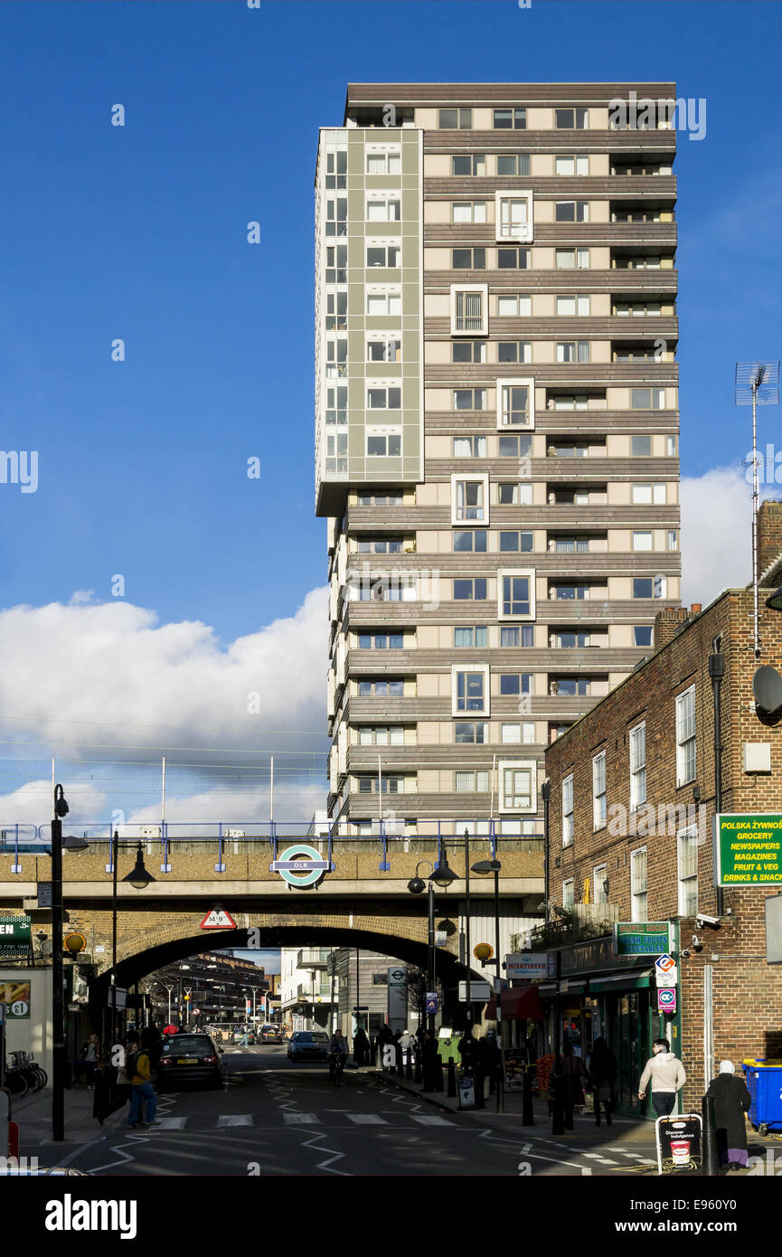 A high rise block of social housing flats in Shadwell, a district in East London in the Borough of Tower Hamlets Stock Photo