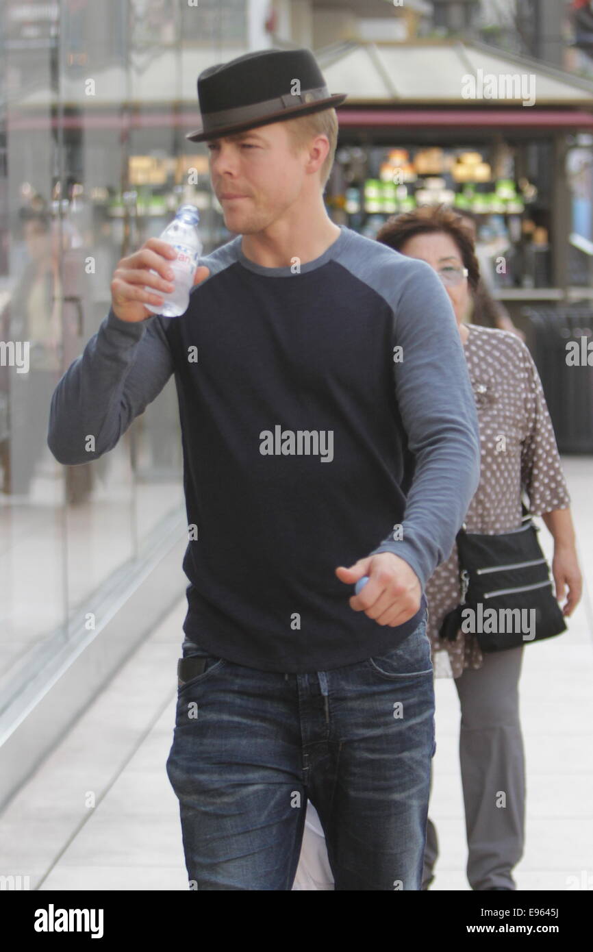 how to wear a pork pie hat