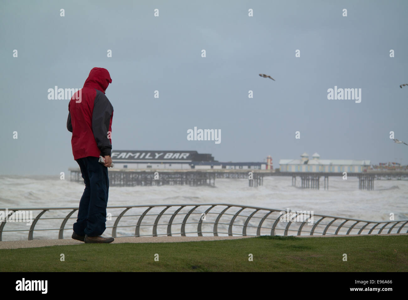Blackpool promenade in rain hi-res stock photography and images - Alamy