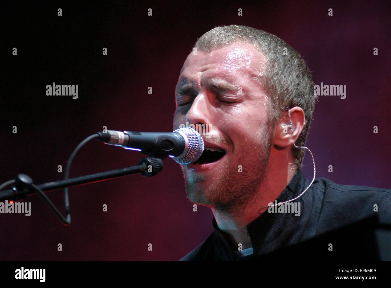 Chris Martin of Coldplay,  T In The Park music festival, Balado, Scotland, 2003. Stock Photo
