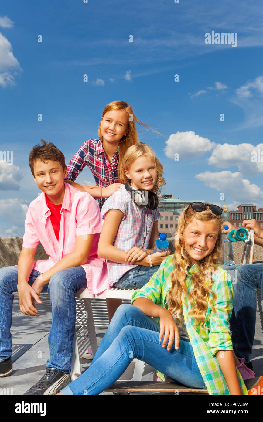 Happy smiling kids hi-res stock photography and images - Alamy
