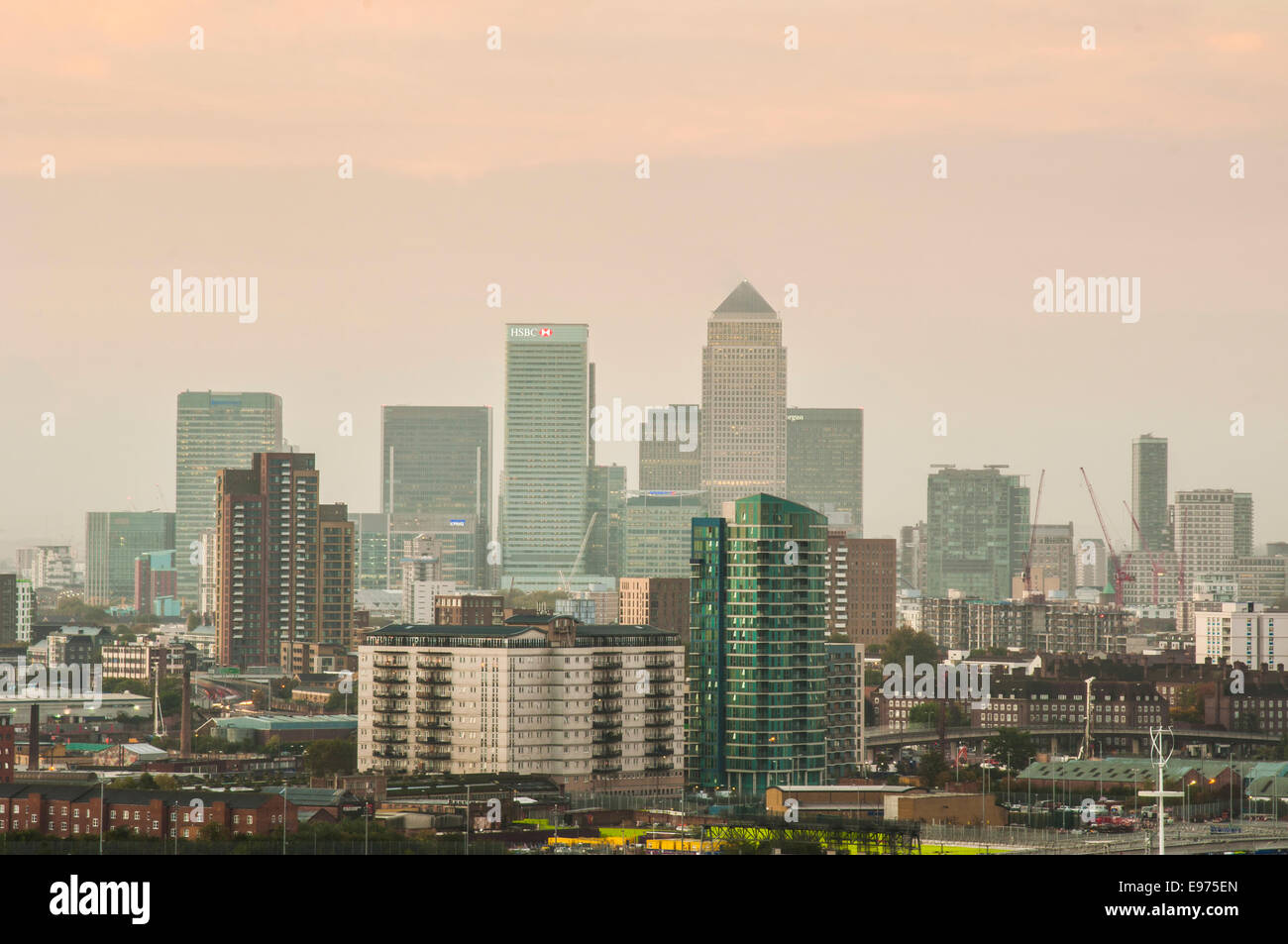 Distant View of Canary Wharf Stock Photo - Alamy
