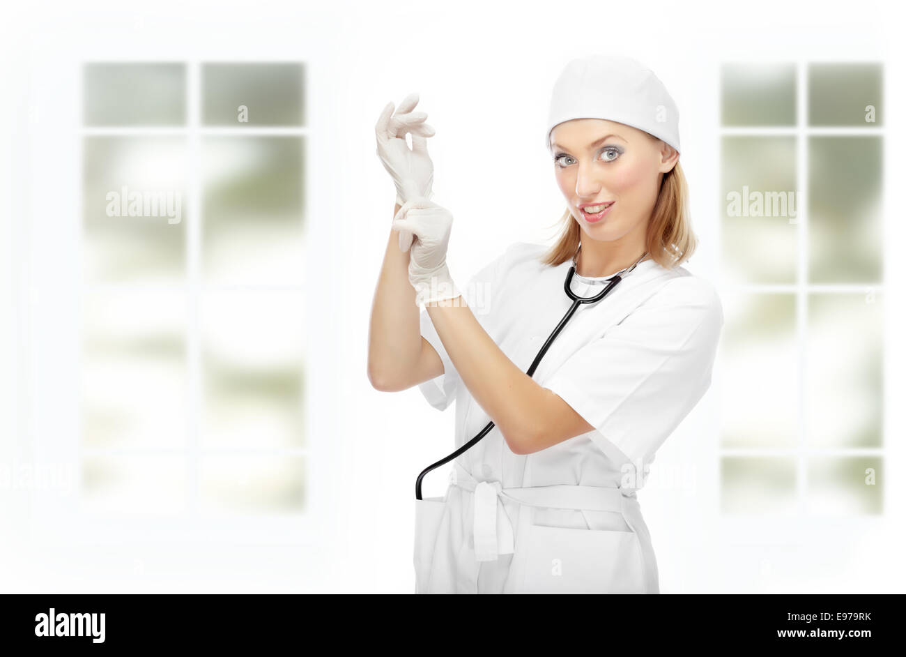 Smiling nurse hi-res stock photography and images - Alamy