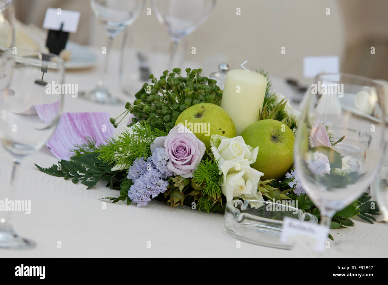 Centerpiece candle hi-res stock photography and images - Alamy