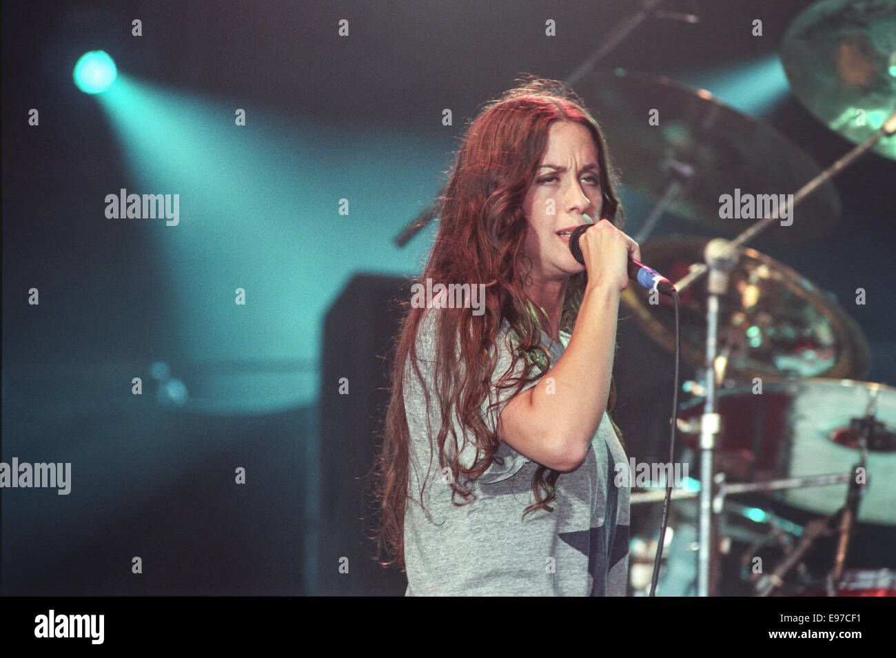 alanis morissette 1996 high resolution stock photography and images alamy