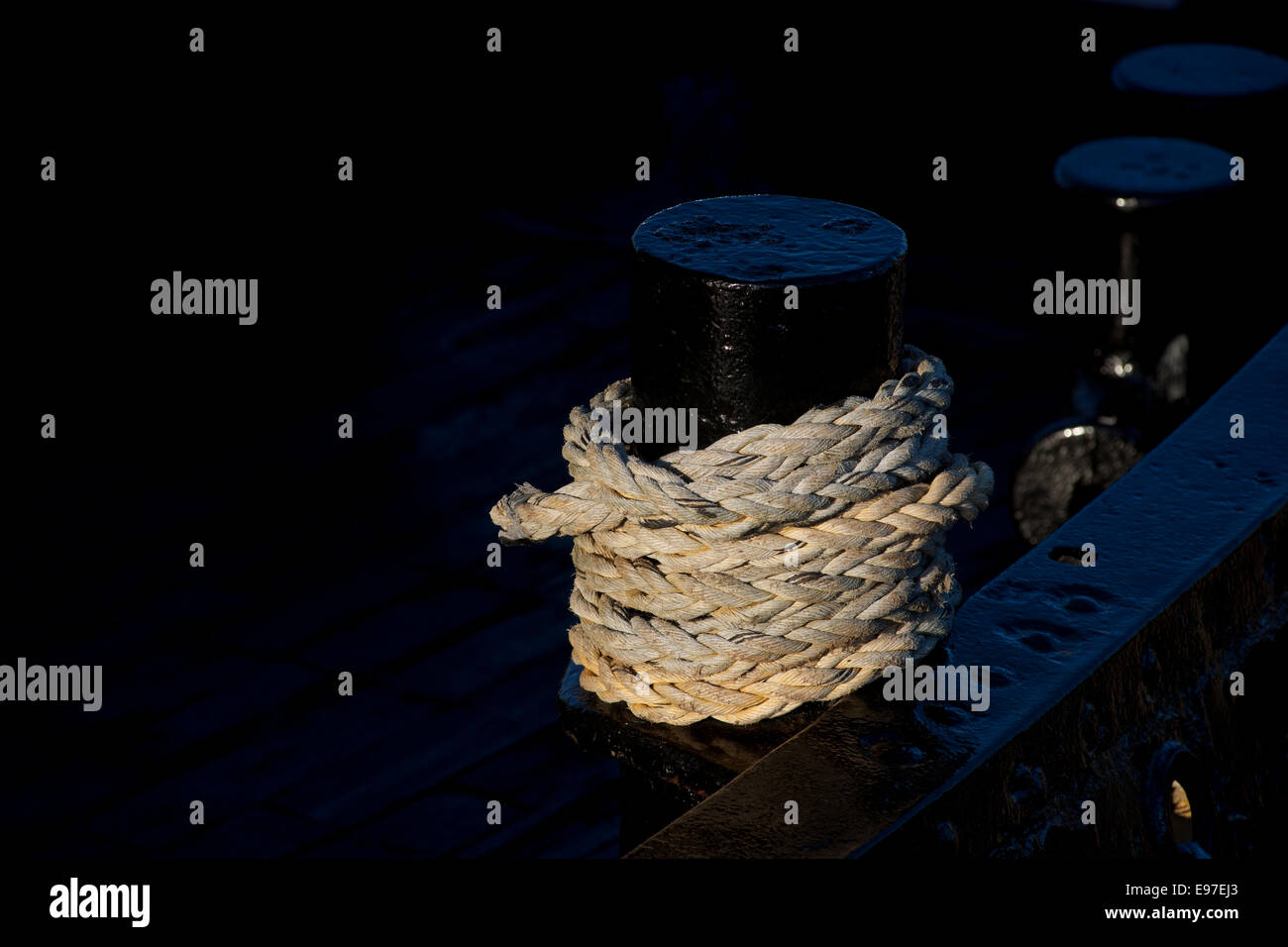 Bullards Rope Bollards bollard hi-res stock photography and images - Alamy