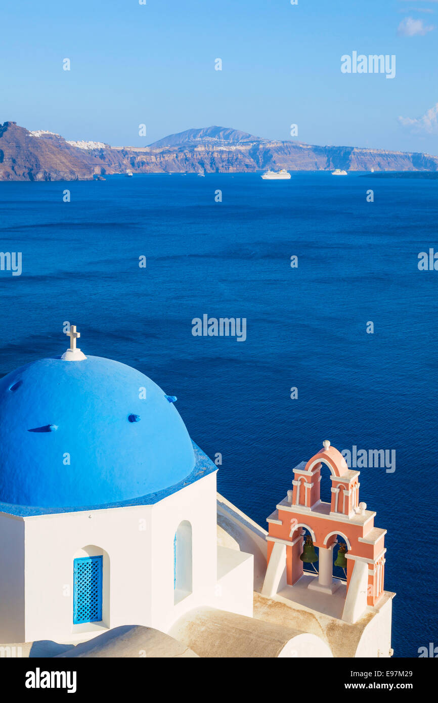 White greek church with blue dome & pink bell tower, Oia, Santorini, Thira, Cyclades Islands, Greek Islands, Greece, EU, Europe Stock Photo