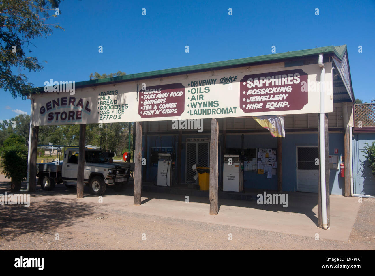 Rubyvale GEMFIELDS CENTRAL QUEENSLAND AUSTRALIA GENERAL STORE TRUCK STOP CAFE RESTAURANT GARAGE GAS STATION SHOP Stock Photo