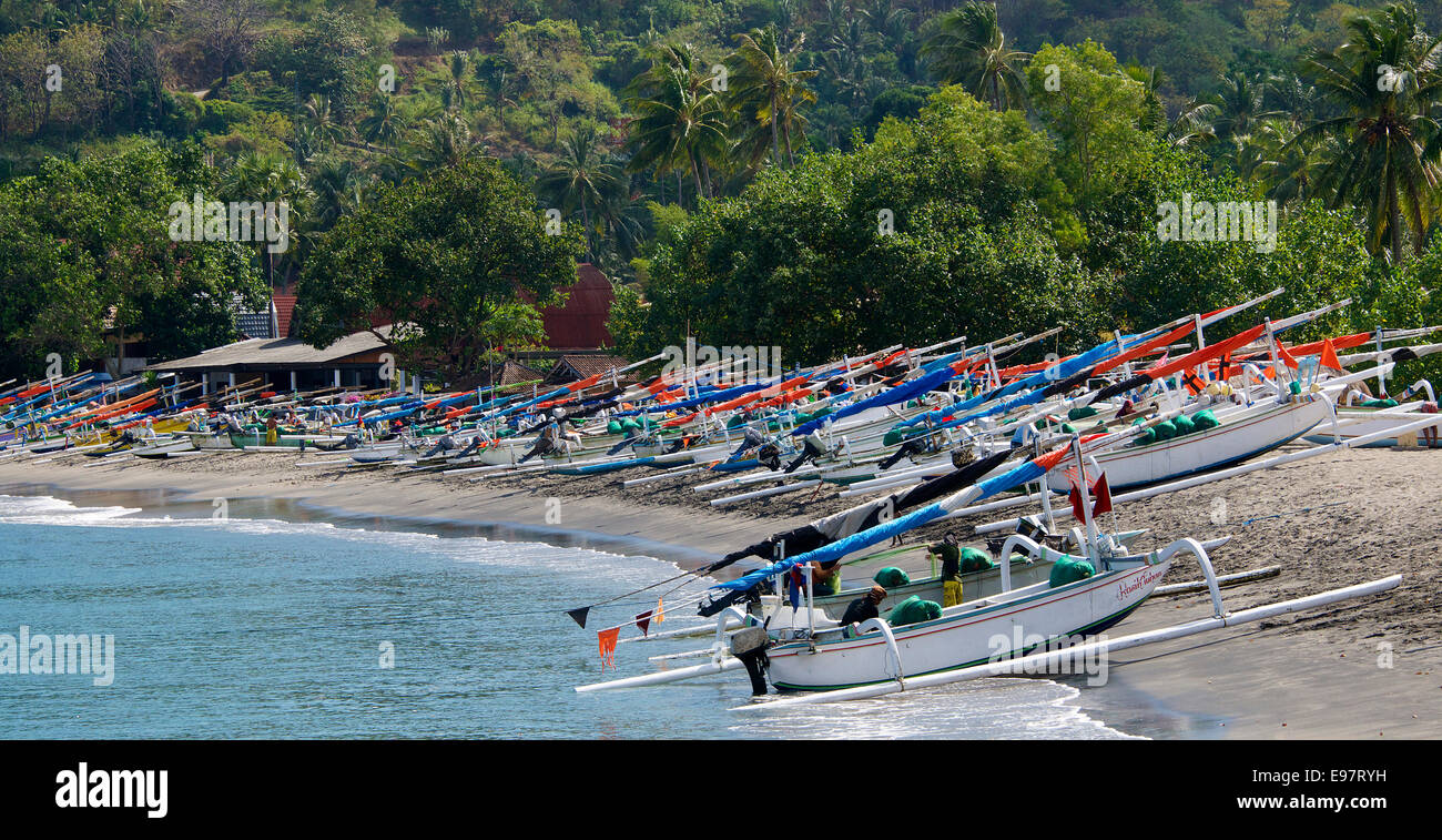 Fishing boats on the beach hi-res stock photography and images - Alamy