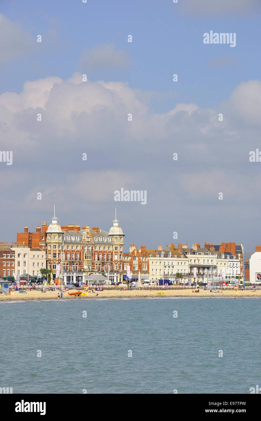weymouth-bay-dorset-view-across-the-bay-towards-the-promenade-stock