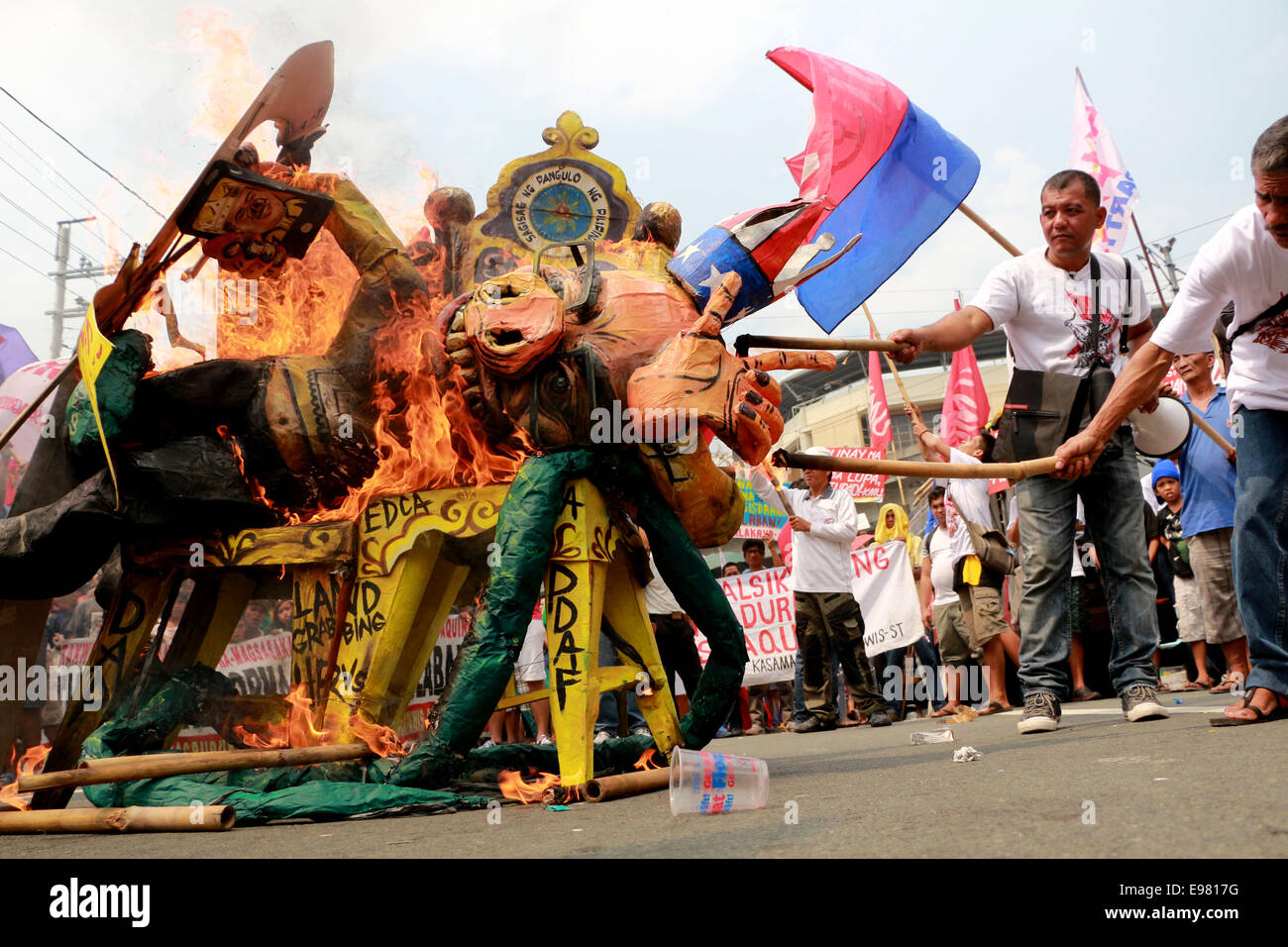 Manila City, The Philippines. 21st Oct, 2014. Farmers led by militant
