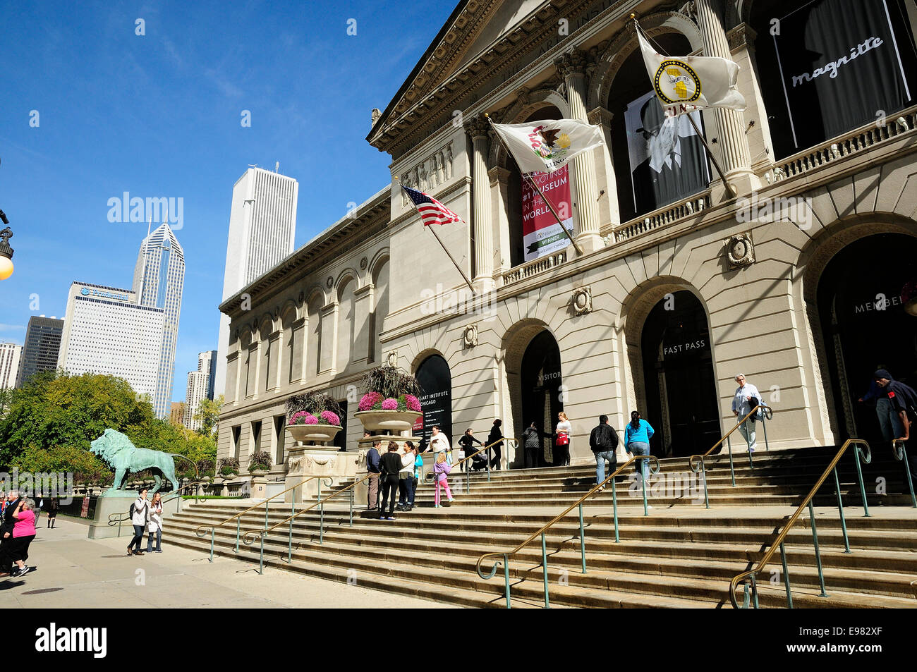 Chicago art institute lions hires stock photography and images Alamy