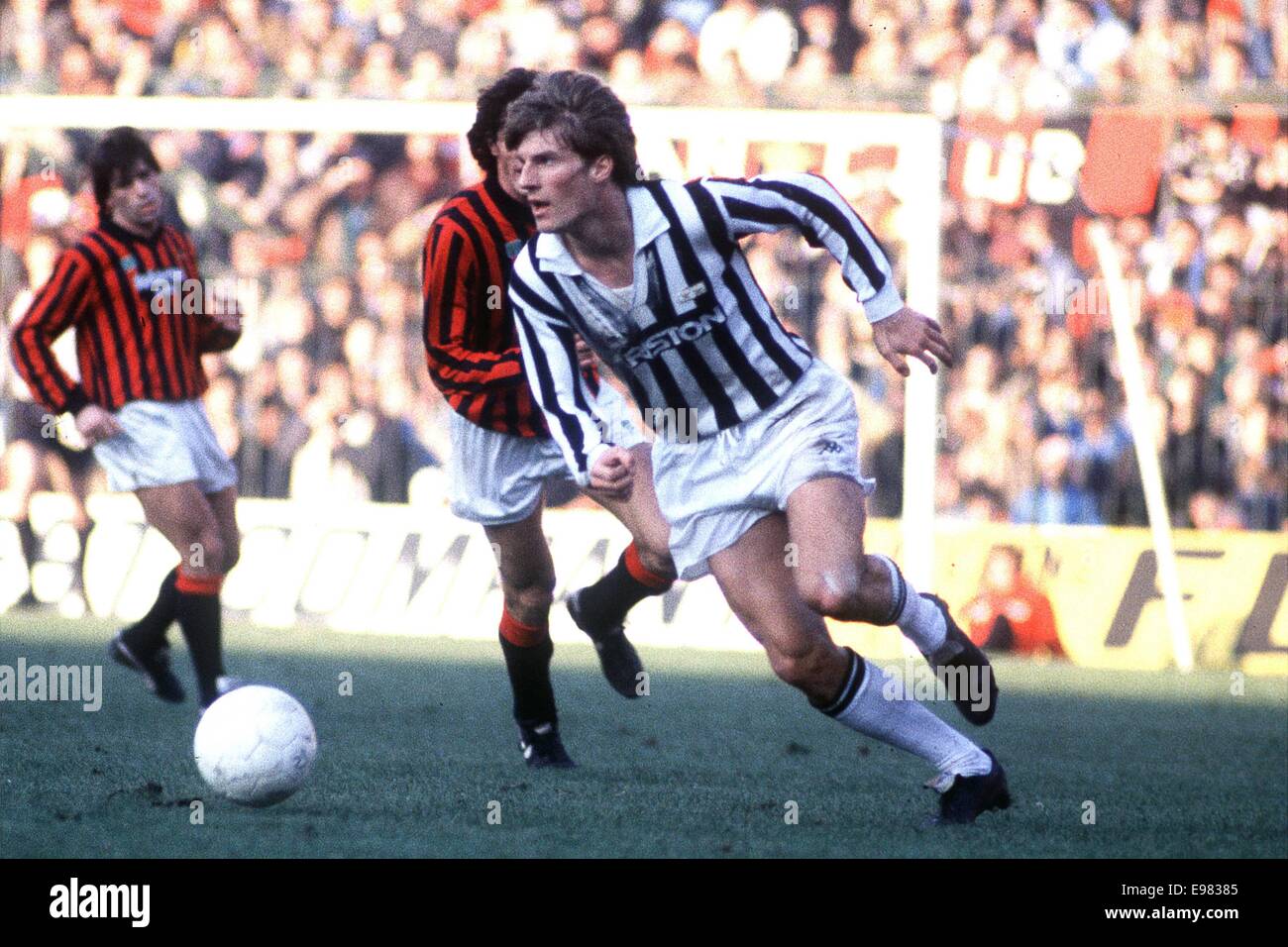 08.12.1985 Milan, Italy. Serie A football league match. AC Milan versus  Juventus Turin - MICHAEL LAUDRUP (Juve Stock Photo - Alamy