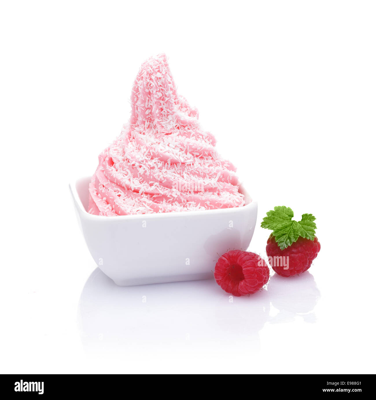 With strawberry flavour yogurt Banque de photographies et d'images
