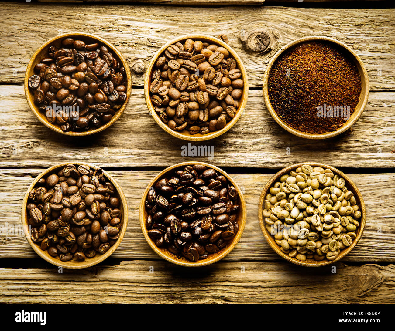 Five varieties of coffee beans and ground powder is separate dishes