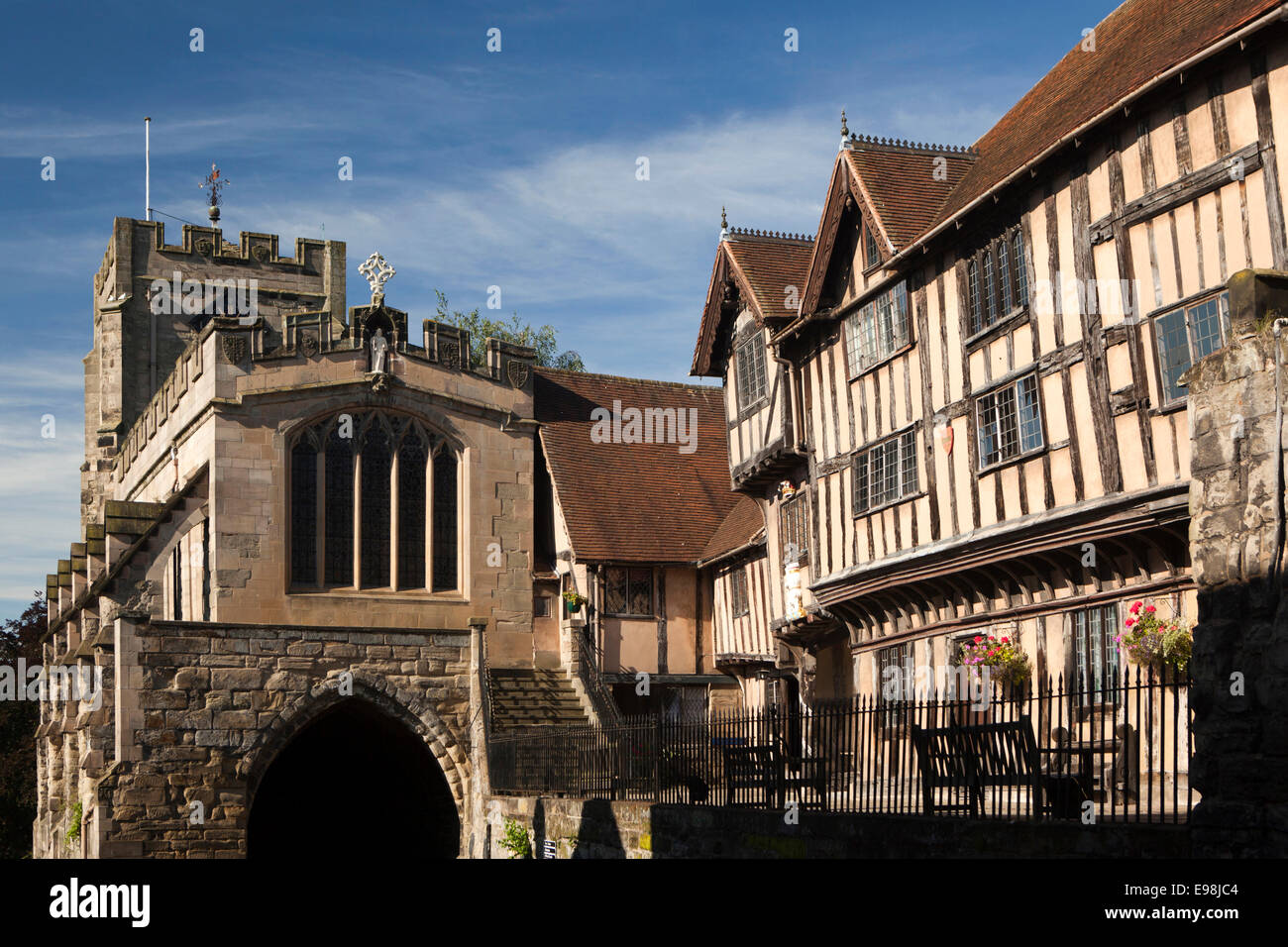 UK, England, Warwickshire, Warwick, Lord Leycester Hospital and Chantry Chapel of St James above Westgate Stock Photo