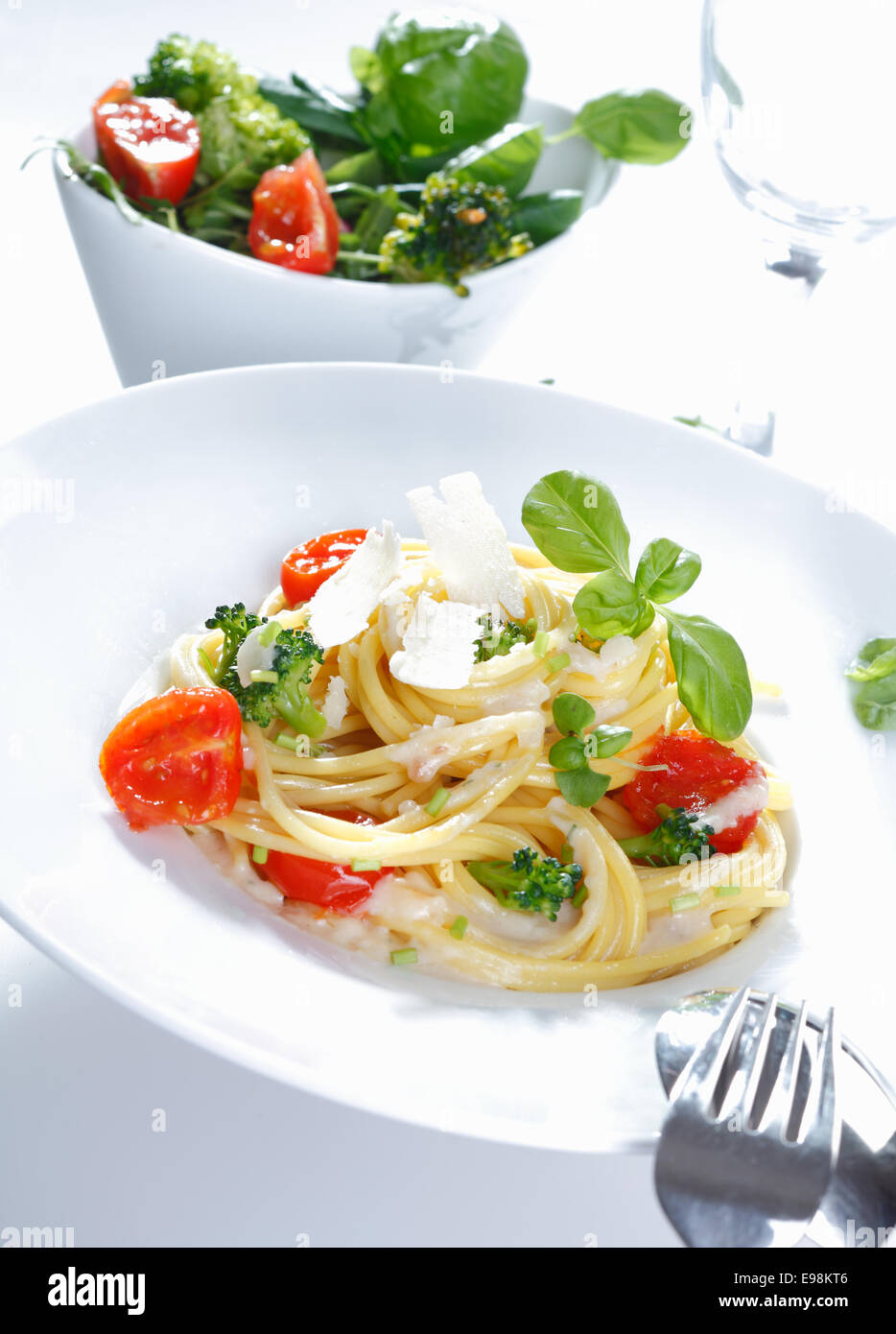 Italian spaghetti tomato serving plate hires stock photography and