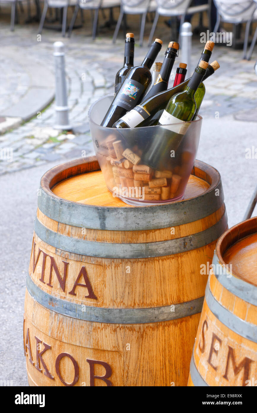 Barrel bar hires stock photography and images Alamy