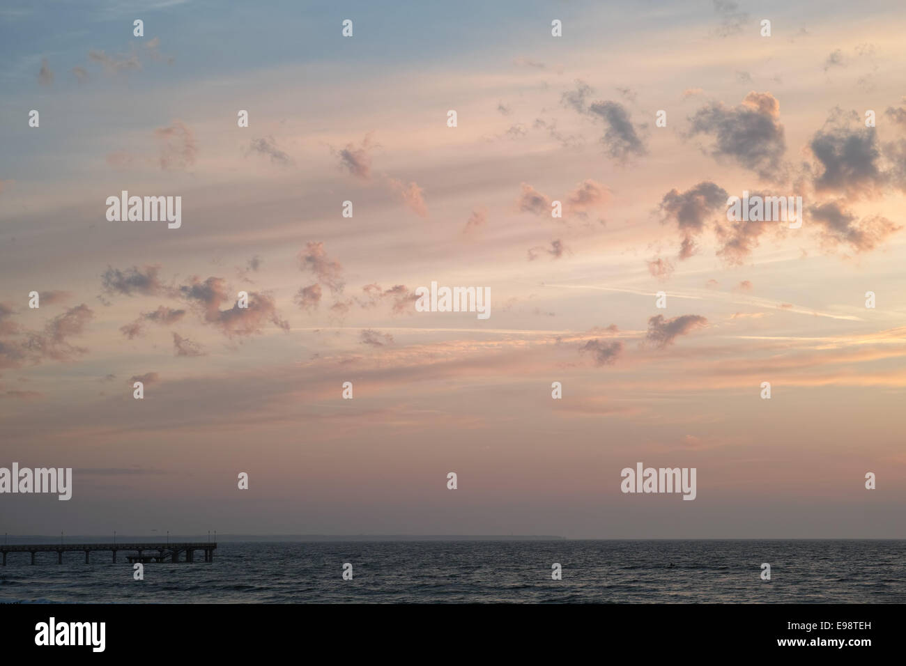 Sea sunset pink hi-res stock photography and images - Alamy