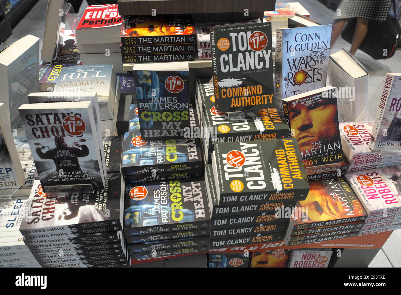 kingsford  smith sydney airport terminal 2, newsagency selling latest 2014 paperback novels Stock Photo