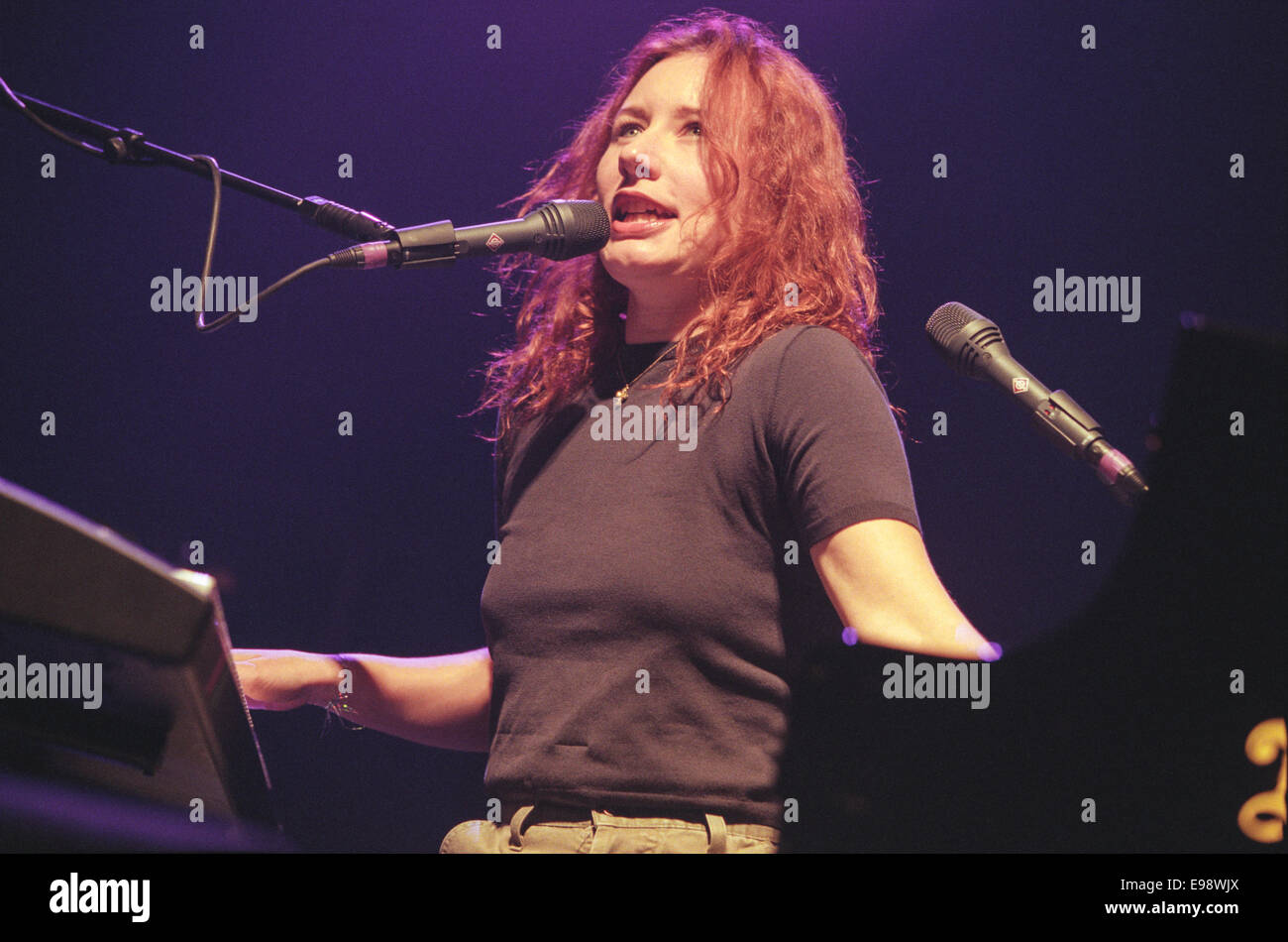 Tori amos 1998 hi-res stock photography and images - Alamy