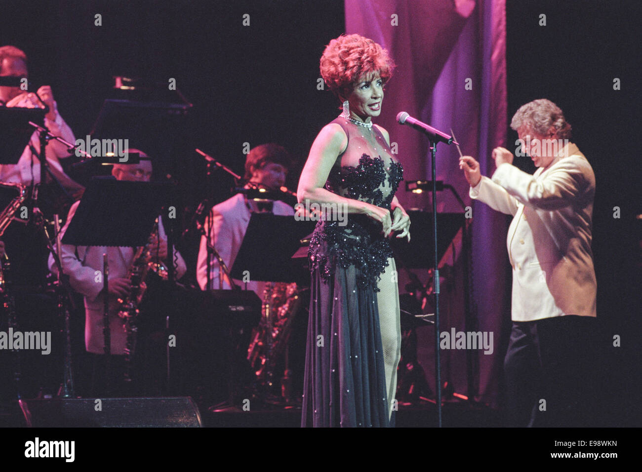 Dame Shirley Bassey in concert, in Glasgow, Scotland, on 27th May 1998. Stock Photo