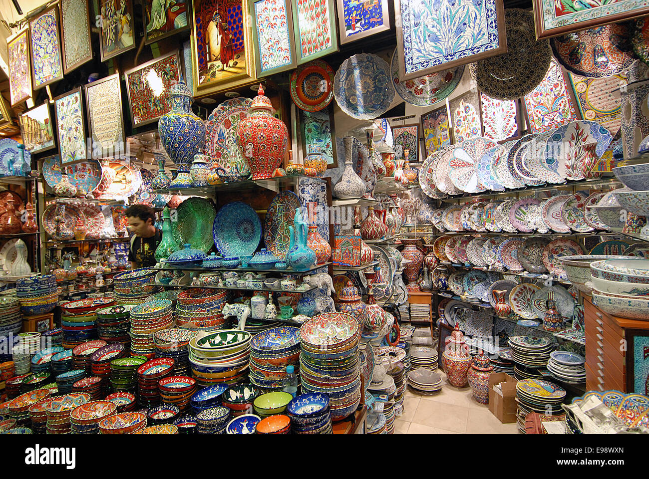 Traditional Turkish ceramics on the Grand Bazaar Stock Photo Alamy