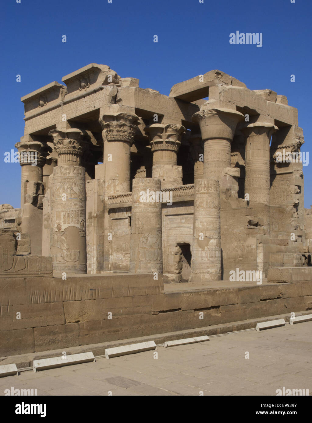 Egyptian Art. Temple of Kom Ombo. Ptolemaic Dynasty. 2nd century B.C. Papyrus columns. Outside view. Stock Photo