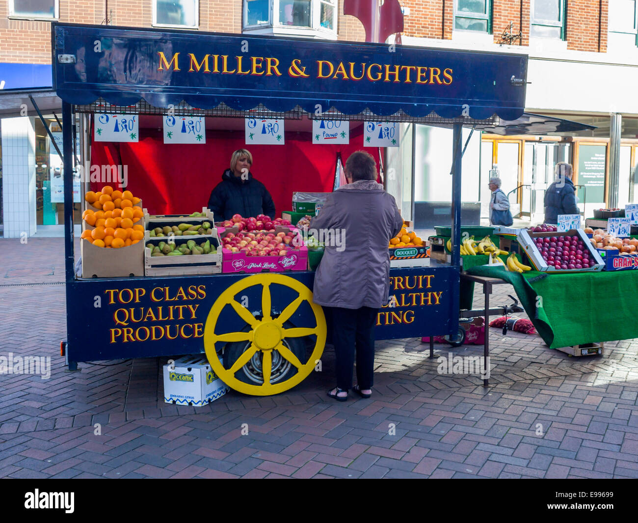 Market stall selling fruit with the slogan Fresh Fruit Healthy Eating Stock Photo