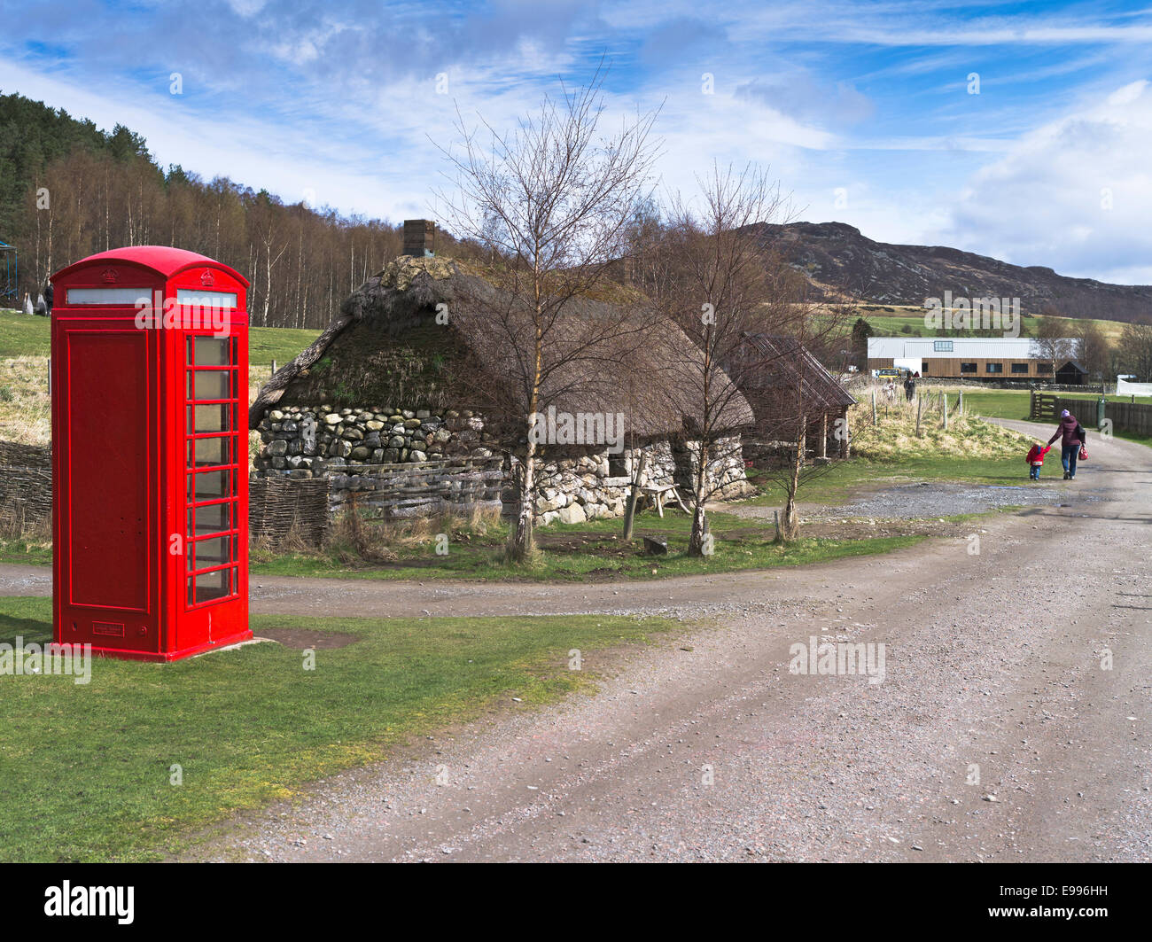 dh Highland Folk Museum NEWTONMORE INVERNESSSHIRE 1930s phonebox crofters cottage woman child scotland cairngorms red telephone box Stock Photo