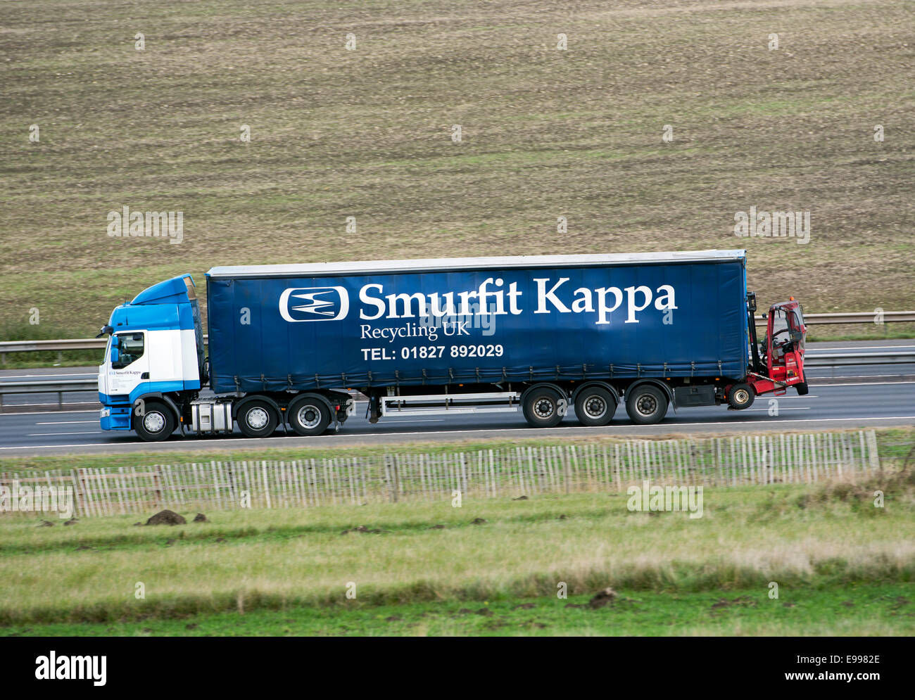 Smurfit kappa lorry hi-res stock photography and images - Alamy