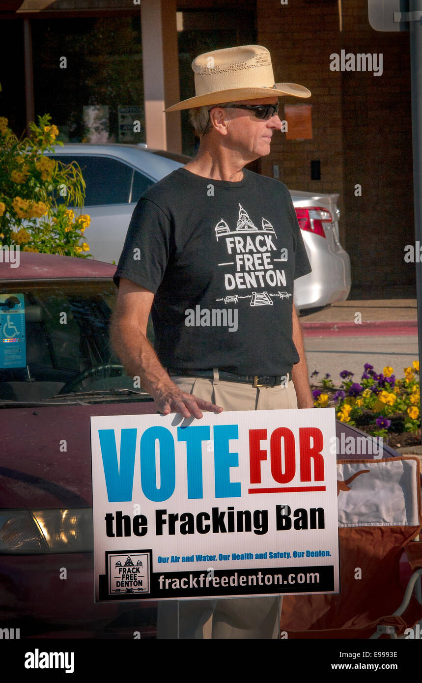 Texas, USA. 22nd Oct, 2014. Michael Hennen a Denton, TX, resident and supporter of the fracking ban on the ballot. Stands infront of early voter polling location. First time Texas voters weigh banning drilling for oil. Denton Texas residents will vote in November elections on whether to ban hydraulic fracturing Credit:  J. G. Domke/Alamy Live News Stock Photo