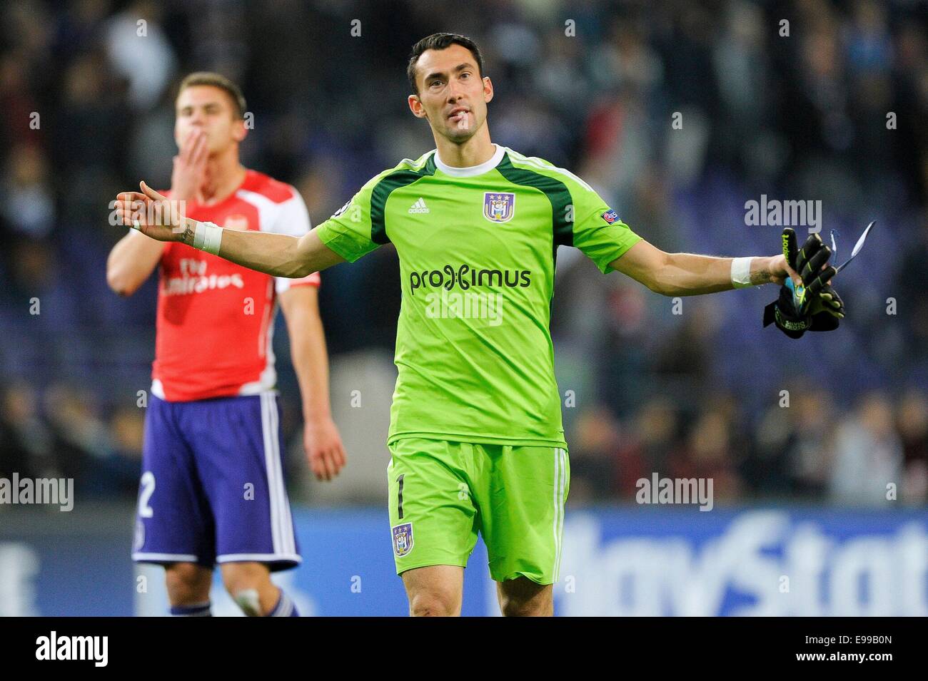 Anderlecht, Belgium. 22nd Oct, 2014. UEFA Champions League football.  Anderlecht versus Arsenal. silvio proto and team