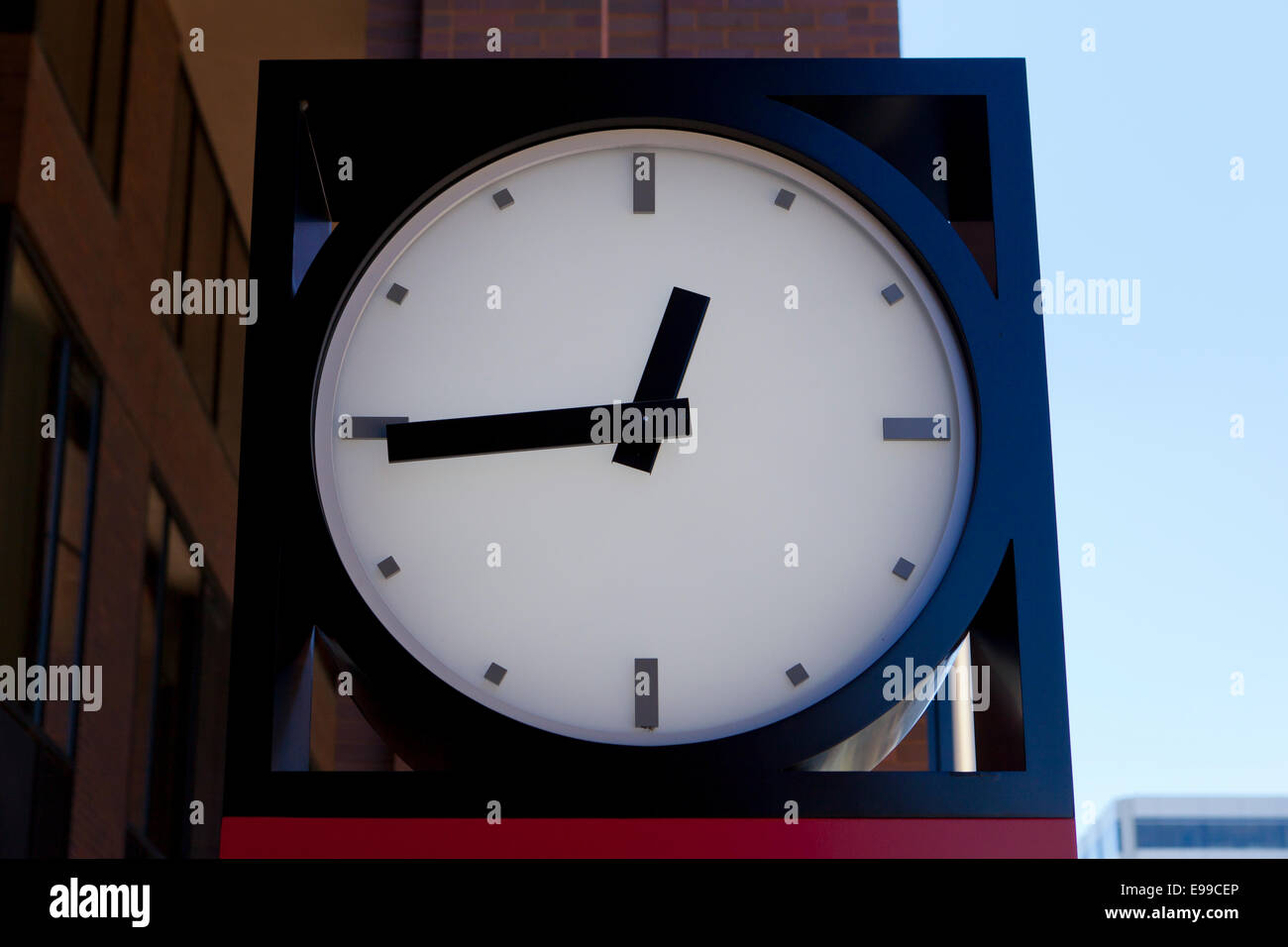 Outdoor analog clock showing 12:45 pm ( lunchtime ) - USA Stock Photo