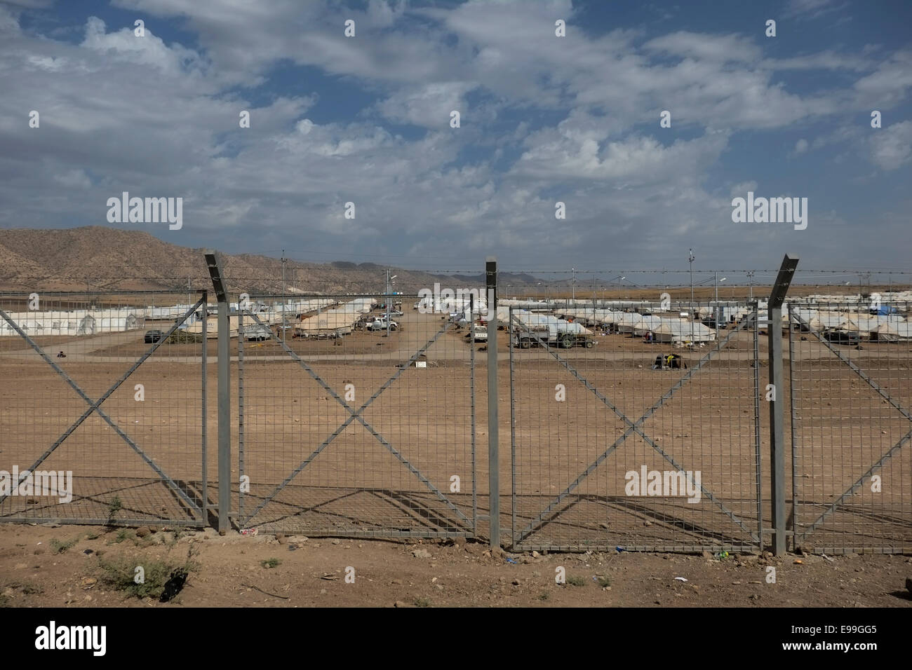 A general view of the Bajed Kadal refugee camp for displaced people from the minority Yazidi sect after fleeing the violence in the Iraqi town of Sinjar. south west of Dohuk, Northern Iraq Stock Photo