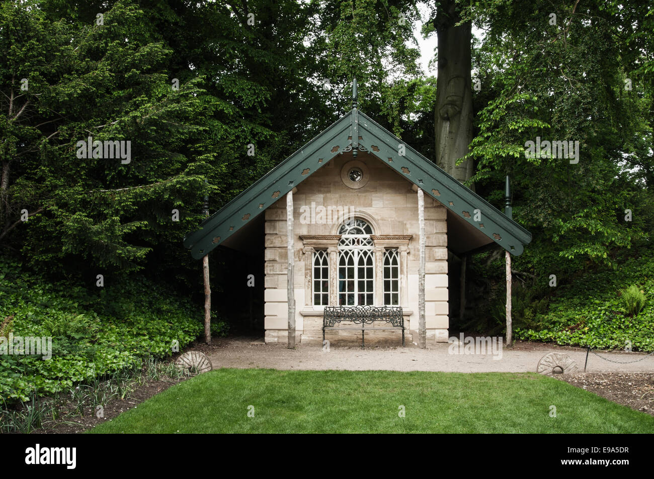 the old Garden shed Stock Photo - Alamy